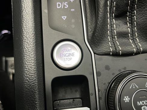 Used 2023 Volkswagen Atlas Cross Sport SE image 21