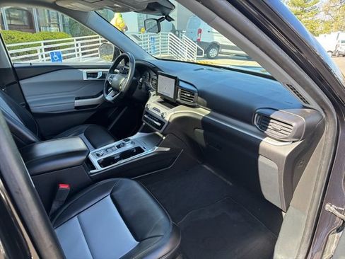 Used 2023 Ford Explorer XLT w/ Equipment Group 202A AWD/4WD image 9