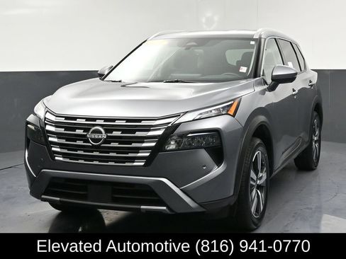 Used 2025 Nissan Rogue SL FWD image 3