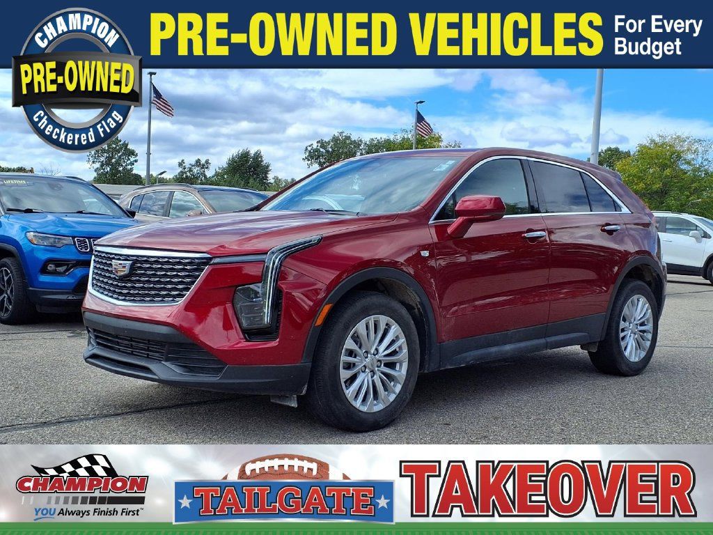 Used 2024 Cadillac XT4 Luxury w/ Cold Weather Package FWD image 1