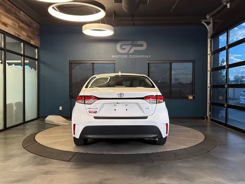 Used 2023 Toyota Corolla LE w/ LE Convenience Package FWD image 4