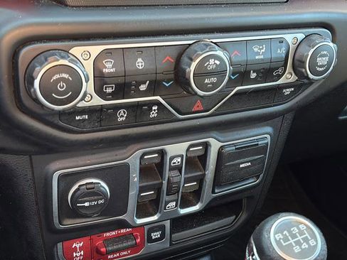 Certified 2018 Jeep Wrangler Unlimited Rubicon image 32