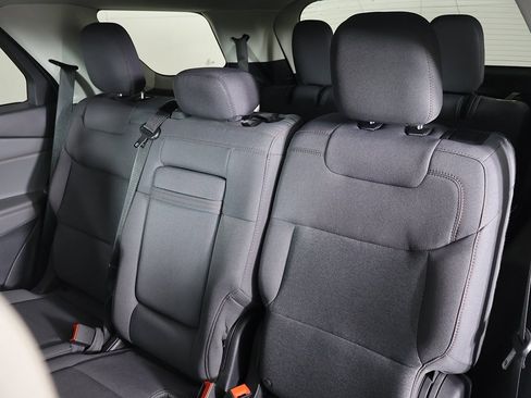 Used 2025 Ford Explorer Active image 33