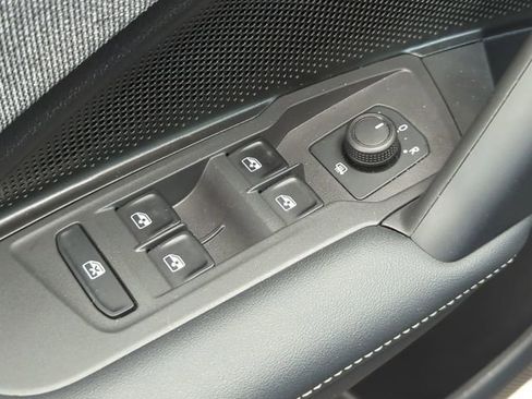 Certified 2025 Volkswagen Tiguan S image 15