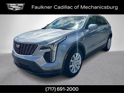 Used 2023 Cadillac XT4 Luxury w/ Cold Weather Package AWD/4WD image 11
