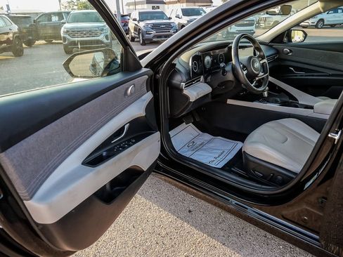 Used 2025 Hyundai Elantra Limited FWD image 30