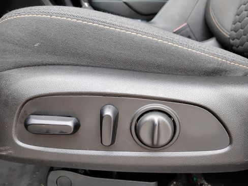 Used 2020 Chevrolet Equinox LT FWD image 14