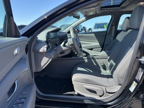 Used 2024 Hyundai Elantra SEL w/ Convenience Package image 10
