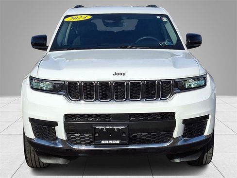 Used 2024 Jeep Grand Cherokee L Laredo image 2