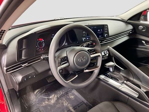 Used 2022 Hyundai Elantra SEL image 9
