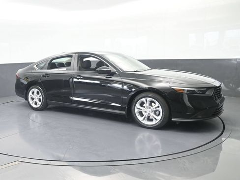 Used 2025 Honda Accord LX image 8