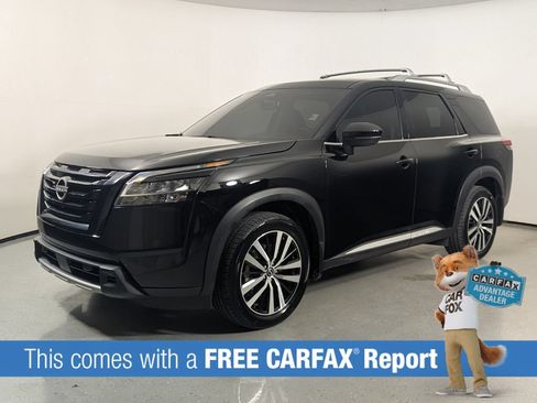 Used 2024 Nissan Pathfinder Platinum AWD/4WD image 3