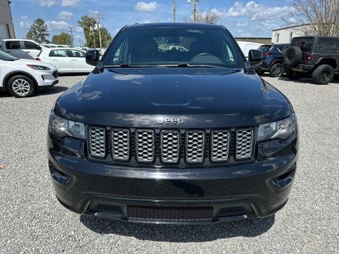 Used 2018 Jeep Grand Cherokee Altitude image 3