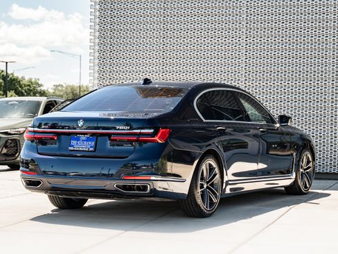 Used 2020 BMW 750i xDrive w/ Autobahn Package AWD/4WD image 4