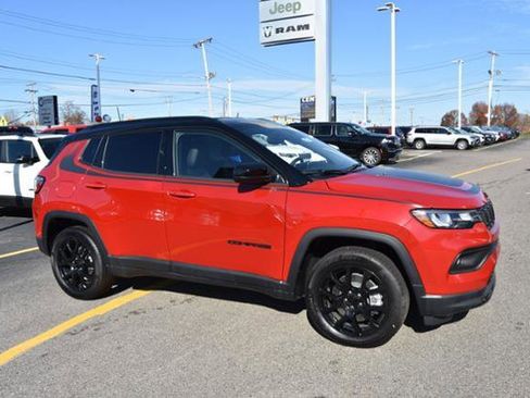 Used 2023 Jeep Compass Altitude image 7