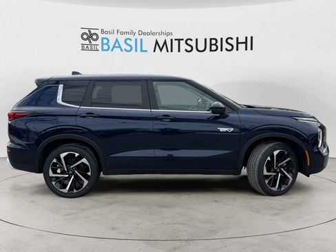 New 2025 Mitsubishi Outlander SE image 6