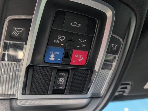Used 2022 RAM 1500 Laramie AWD/4WD image 42