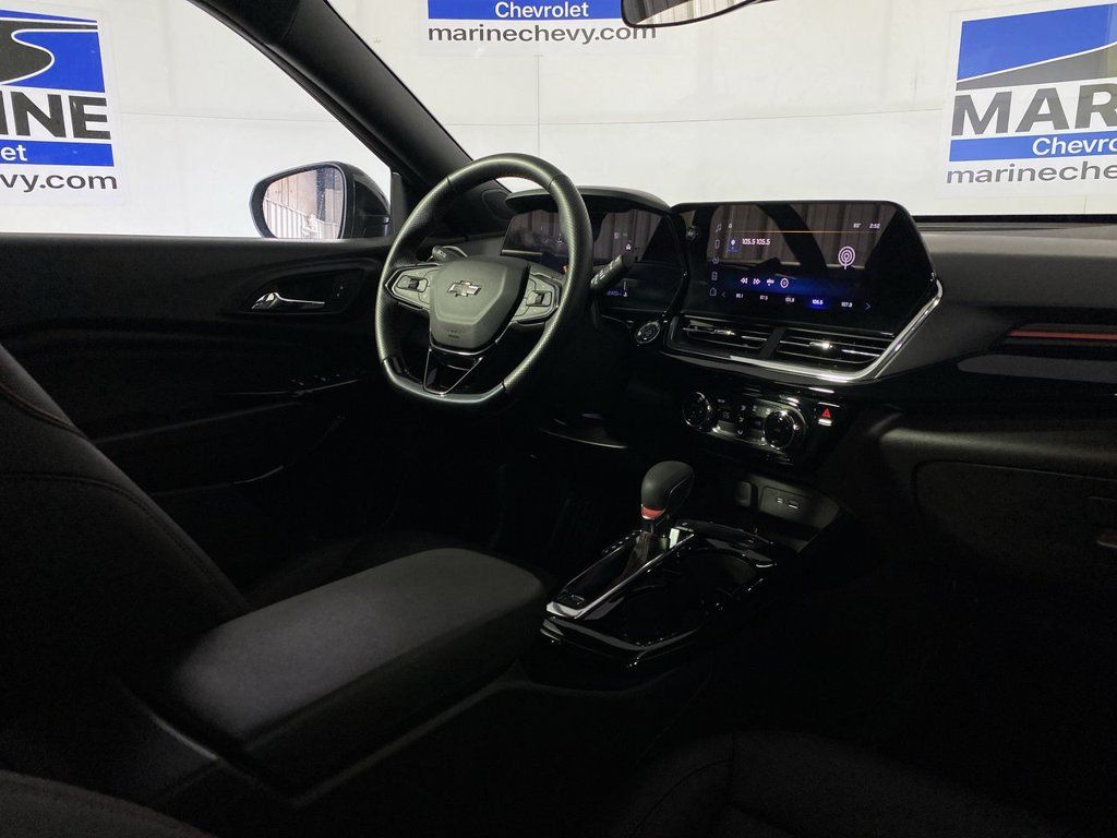 Used 2025 Chevrolet Trax RS w/ Driver Confidence Package FWD image 25