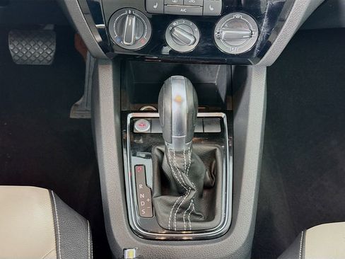 Used 2016 Volkswagen Jetta Sport image 34