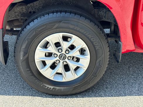 Used 2024 Nissan Frontier SV RWD image 17