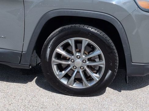 Used 2020 Jeep Cherokee Latitude Plus FWD image 11