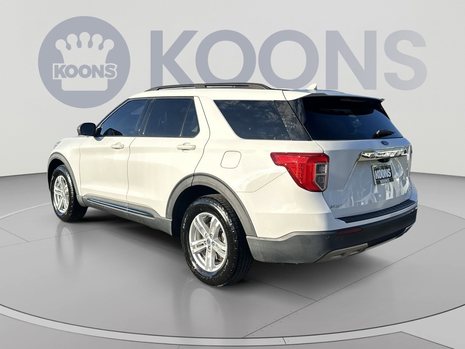 Used 2020 Ford Explorer XLT w/ Equipment Group 202A AWD/4WD image 8