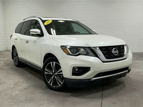 Used 2017 Nissan Pathfinder Platinum image 5