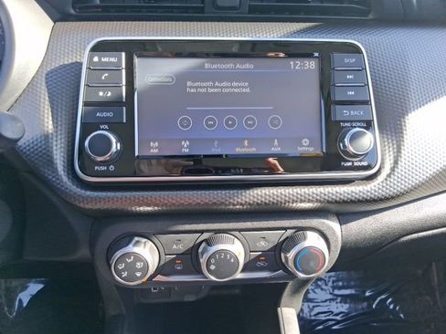 Used 2020 Nissan Kicks S image 21