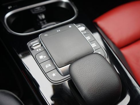 Used 2023 Mercedes-Benz CLA 250 image 23