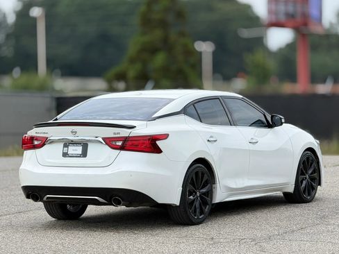 Used 2016 Nissan Maxima SR w/ Midnight Edition FWD image 9