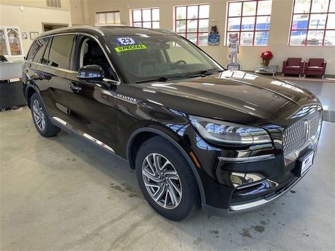 Used 2023 Lincoln Aviator AWD image 10
