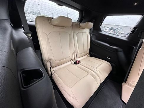 Used 2023 Jeep Grand Cherokee L Limited w/ Luxury Tech Group II AWD/4WD image 33