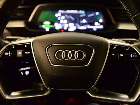 Certified 2021 Audi e-tron Premium image 14