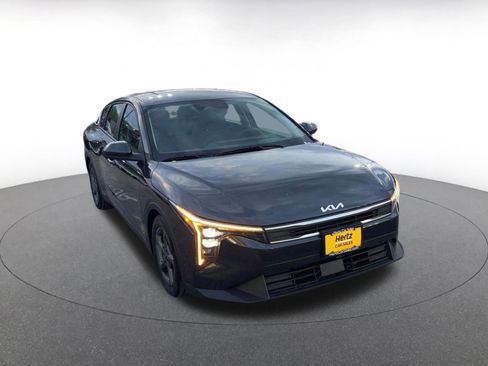 Used 2025 Kia K4 LXS image 1