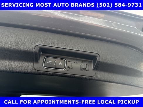 Used 2023 Ford Explorer XLT image 17