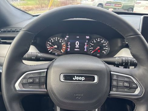 Used 2023 Jeep Compass Limited image 12