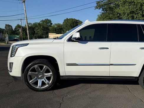 Used 2017 Cadillac Escalade Premium Luxury AWD/4WD image 5