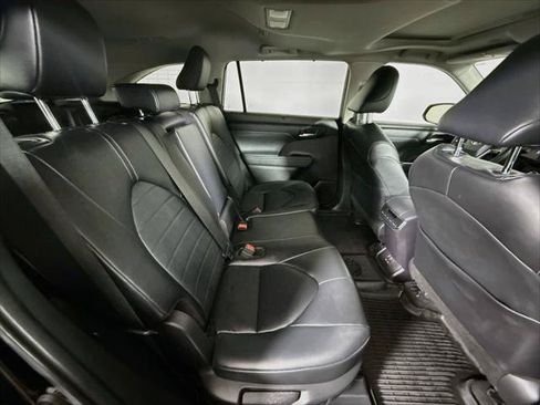 Certified 2024 Toyota Highlander XLE AWD/4WD image 29