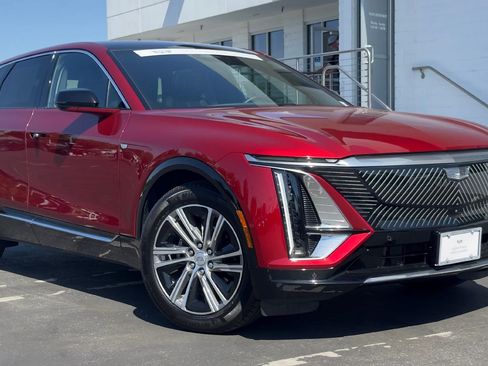 Certified 2024 Cadillac Lyriq Luxury AWD/4WD image 1