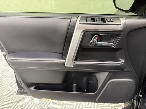 Used 2022 Toyota 4Runner SR5 Premium w/ Moonroof Package AWD/4WD image 9
