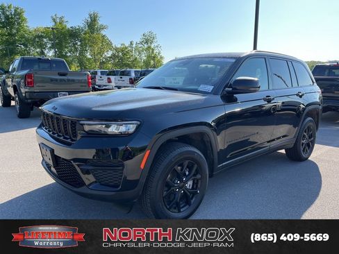 Used 2025 Jeep Grand Cherokee Altitude AWD/4WD image 1