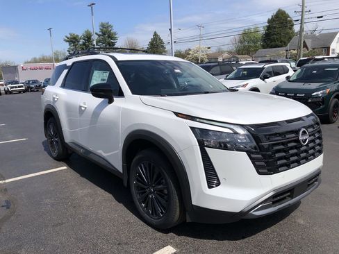 New 2026 Nissan Pathfinder SL w/ SL Premium Package image 15