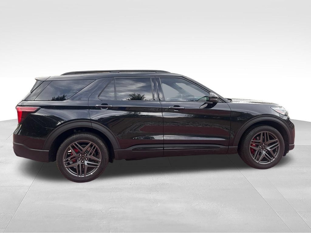 Used 2025 Ford Explorer ST AWD/4WD image 10