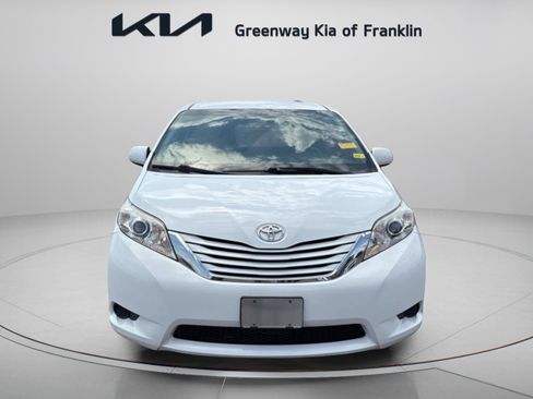 Used 2017 Toyota Sienna LE AWD/4WD image 2