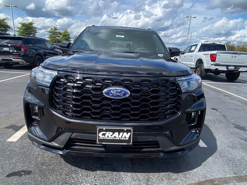 New 2026 Ford Explorer ST-Line w/ ST-Line Street Pack AWD/4WD image 2