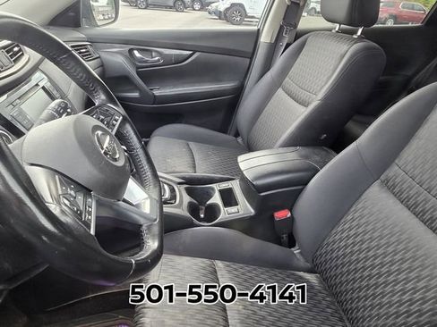 Used 2018 Nissan Rogue SV image 4