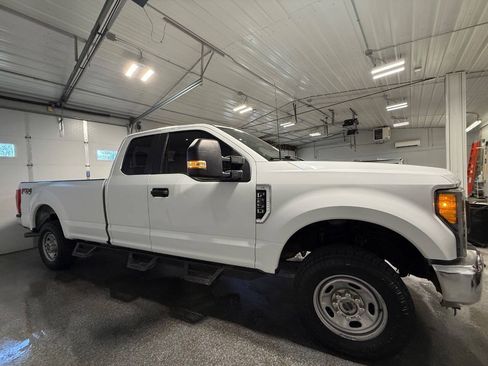 Used 2022 Ford F250 XL w/ Power Equipment Group AWD/4WD image 4