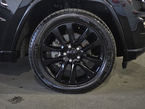 Used 2018 Jeep Grand Cherokee Altitude image 4