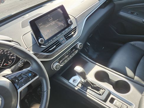 Used 2019 Nissan Altima 2.0 Platinum FWD image 32