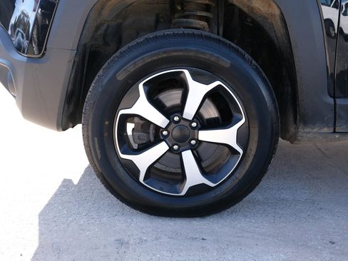 Used 2019 Jeep Renegade Trailhawk AWD/4WD image 12